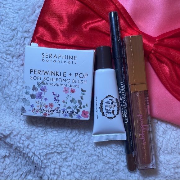 IPSY Bag with Four Sample Size Products - Picture 2 of 4